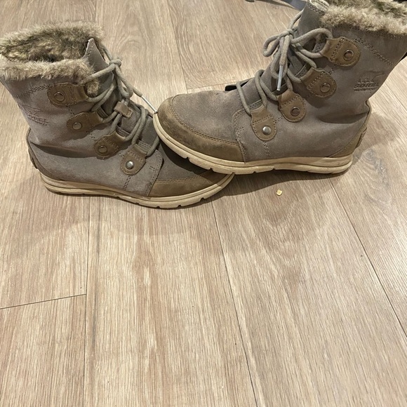 Sorel Shoes - Sorel Womens Explorer Joan ankle boot gray fur size 6.5